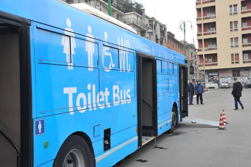toilet bus