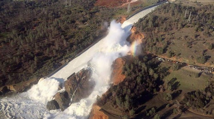 California diga a rischio Oroville