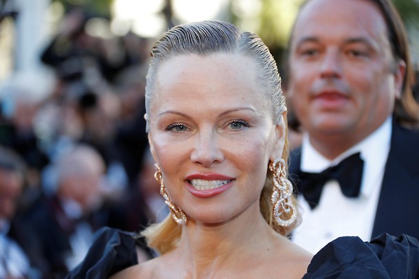 Pamela Anderson irriconoscibile a Cannes