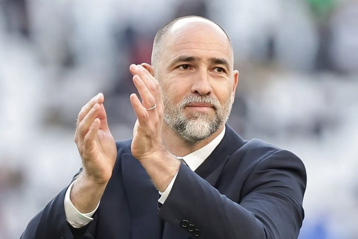 Igor Tudor applaude