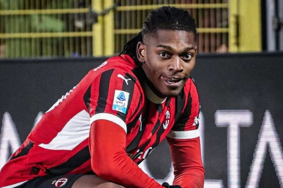 Rafael Leao esulta dopo un gol