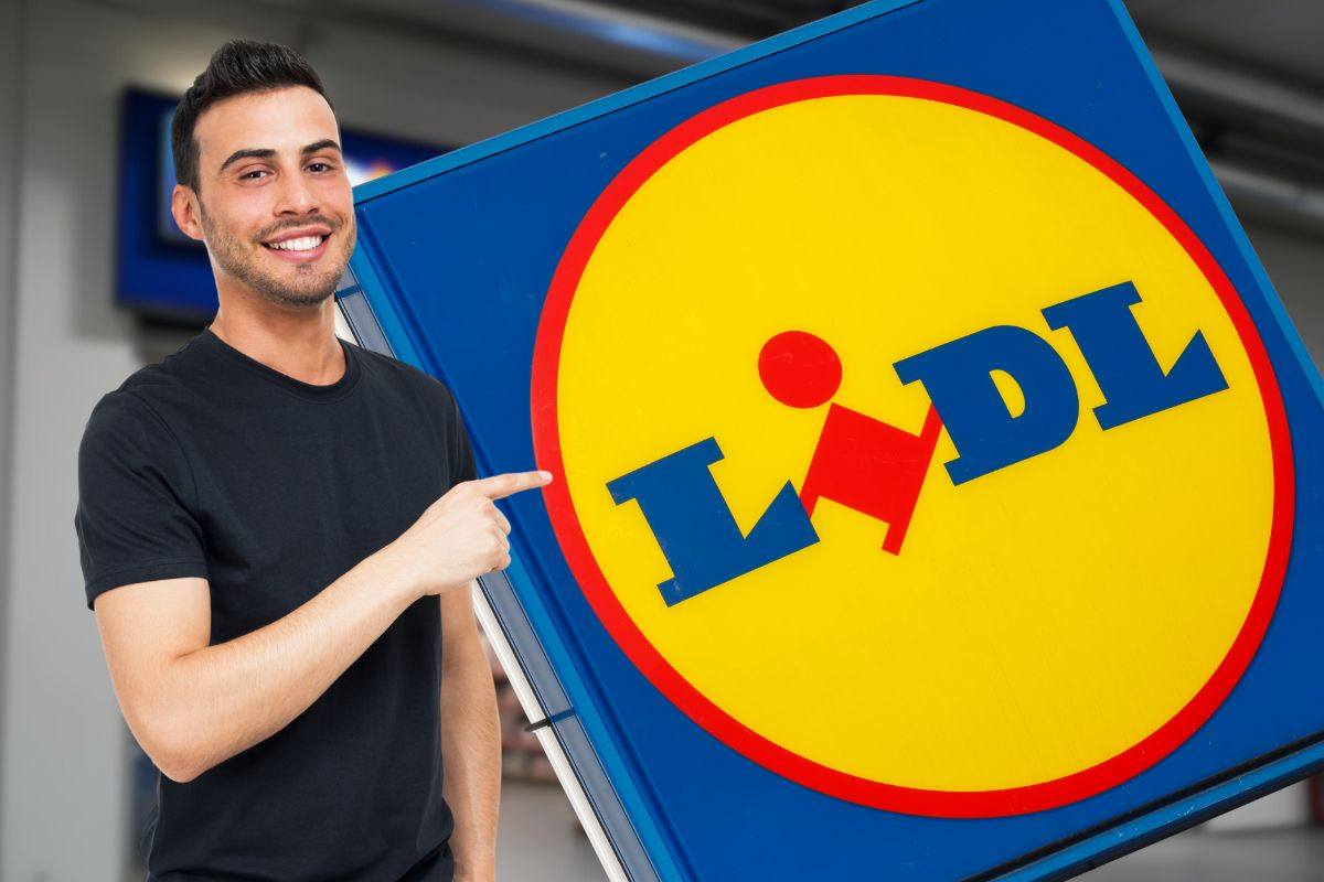 Uomo indica logo Lidl